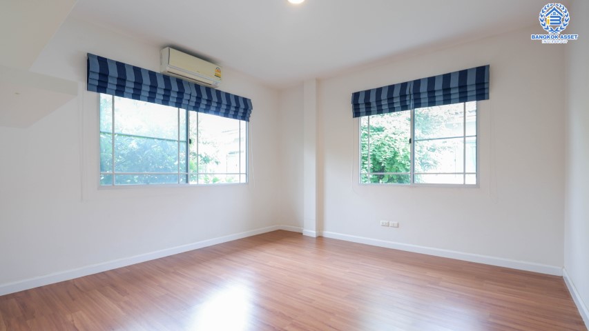 *****บ้านเดี่ยวมือสอง ม. มัณฑนา แจ้งวัฒนะ-ราชพฤกษ์ บ้านสวยมาก พร้อมเข้าอยู่ เนื้อที่กว่า 58.40  ฟังก์ชันครบครัน 3 ห้องนอน 3 ห้องน้ำ พร้อมมีห้องอเนกประสงค์ 1 ห้อง 2 ที่จอดรถ บรรยากาศร่มรื่นมาก พร้อมแวดล้อมไปด้วยสิ่งอำนวยความสะดวก และสาธารณูปโภคมากมาย  บนทำเลดี ที่เชื่อมสู่ถ.แจ้งวัฒนะได้อย่างรวดเร็ว